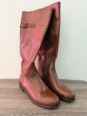 Devos Gomma - Italian leather knee-high
Boots size 7M